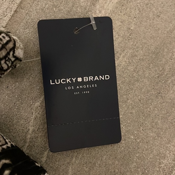 Lucky Brand Short Sleeve Blouse. - Picture 6 of 6